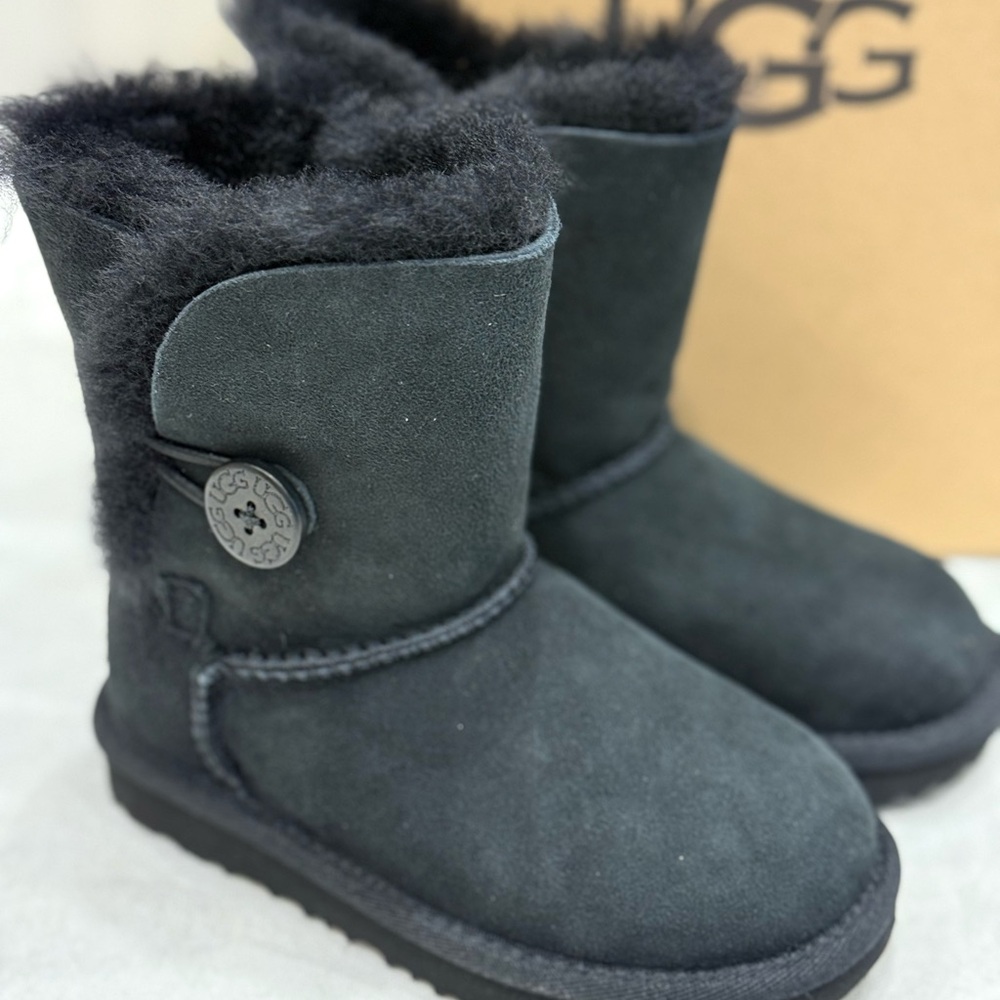 UGG 1017400T Toddler Bailey Button ll Color Black
